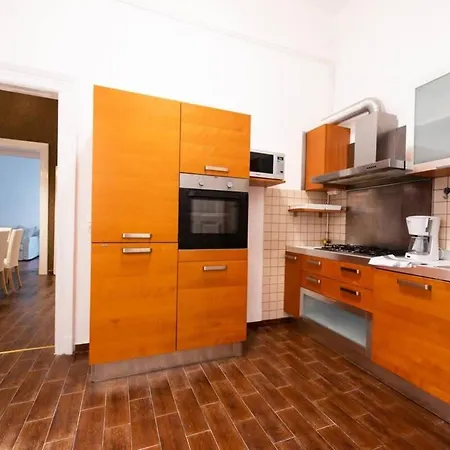 Very Convenient Large Ac Place Apartment