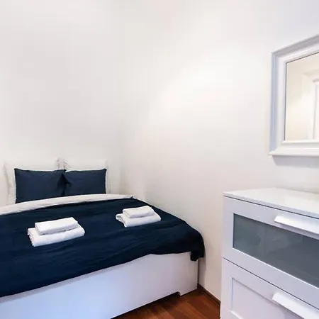 Very Convenient Large Ac Place Apartment *