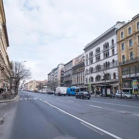 Very Spacious Ac Apartment Budapest