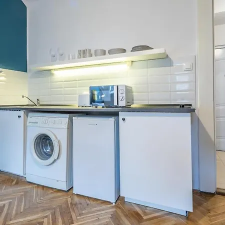 Quiet Charming Near The Center Apartment *