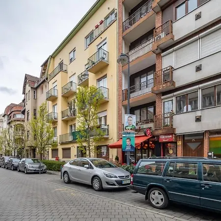 Quiet Charming Near The Center Apartment