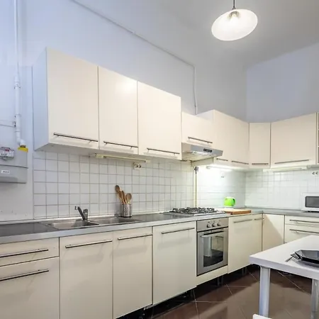 Spacious Apartment *