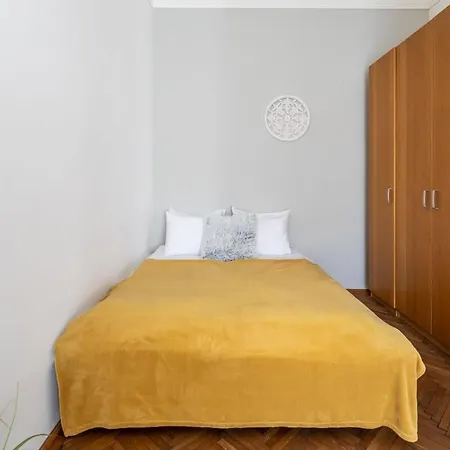 Spacious Apartment *
