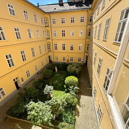 Chic & Zen Homestay Budapest
