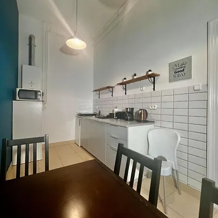 Apartment Purezen In The City For 2 Budapest