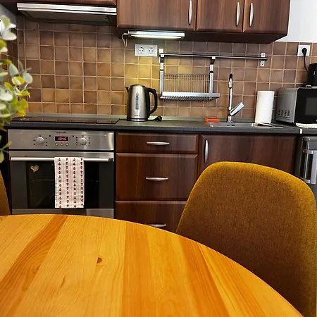 Corvin Gold City Garden Apartment *