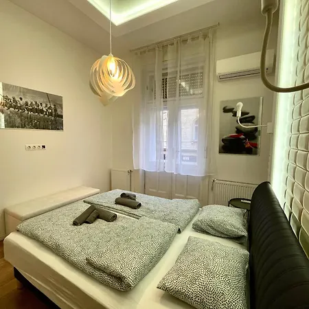 Daisy In The Inner City Apartman