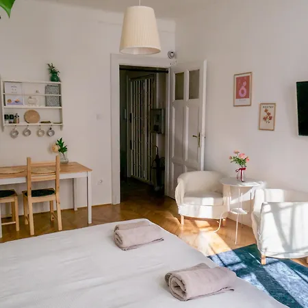Quiet Near Buda Castle Apartman *