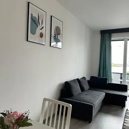 Modern Riverside With A Balcony And Garage Budapesta