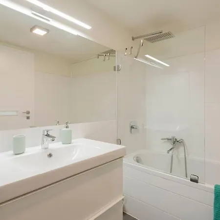 Luxury New-3bdr 3bth Sauna!city Center Appartamento *