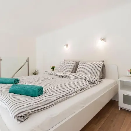 Luxury New-3bdr 3bth Sauna!city Center Appartamento