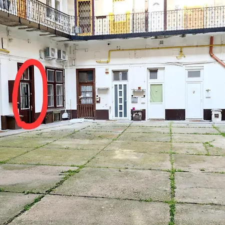 2 Separate Bedrooms And Living Fully Equipped With Ac Apartman *