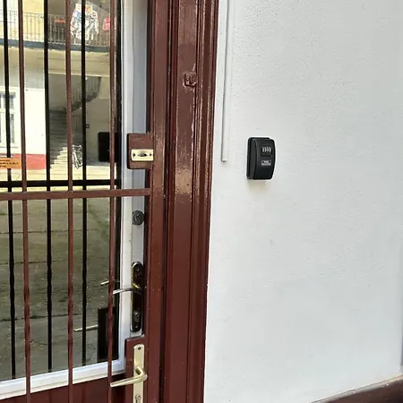 2 Separate Bedrooms And Living Fully Equipped With Ac * Budapest