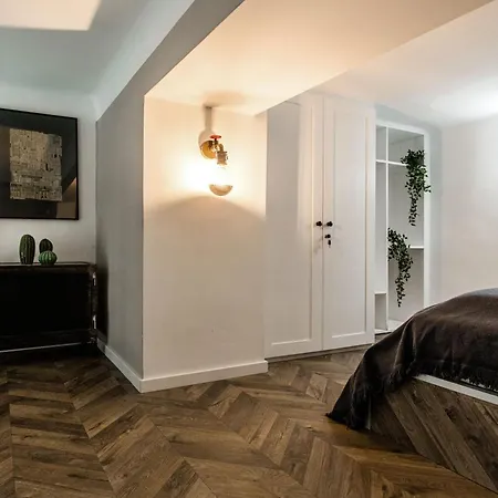 Walk To Nightlife From Elegant And Quiet * Budapest
