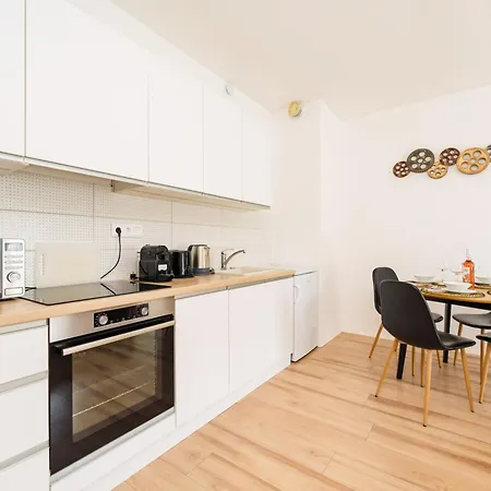 Apartment Brand New Modern Apartment-2 Rooms-balcony-garage *