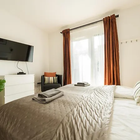Brand New Modern Apartment-2 Rooms-balcony-garage *