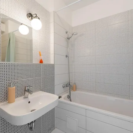 Brand New Modern Apartment-2 Rooms-balcony-garage Apartment