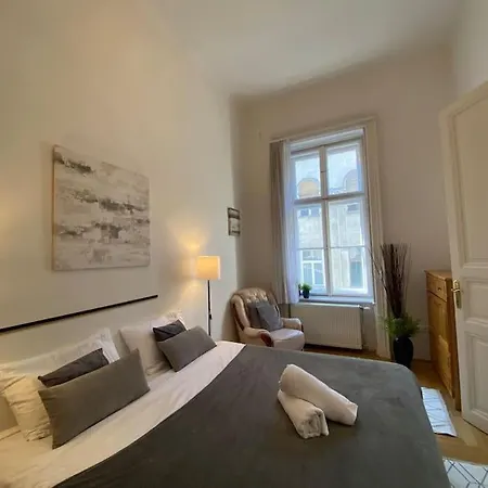 Apartment Spacious Andrassy Budapest
