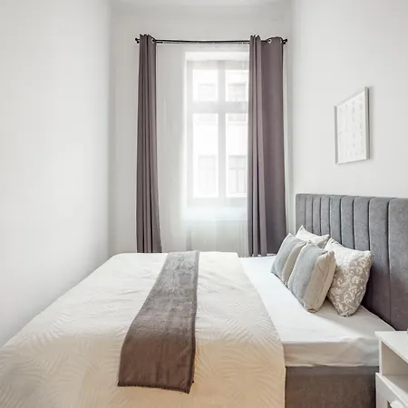 Apartman Deluxe Gozsdu Court *