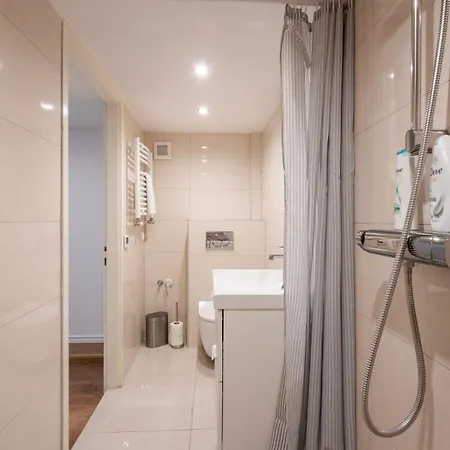 Apartment Classical With Modern Style Downtown!