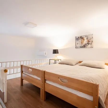 Classical With Modern Style Downtown! Apartment *