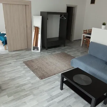 Akacfa Apartman *