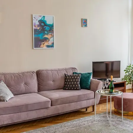 Apartament 2 Rooms Between Of Chain Bridge, Cathedral, Parlament,Castle Area