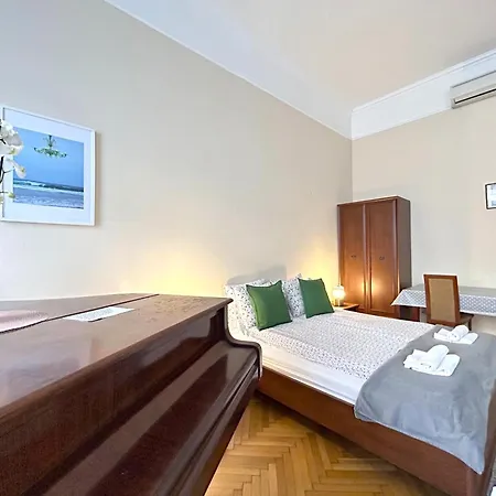 Apartament 2 Rooms Between Of Chain Bridge, Cathedral, Parlament,Castle Area Budapesta