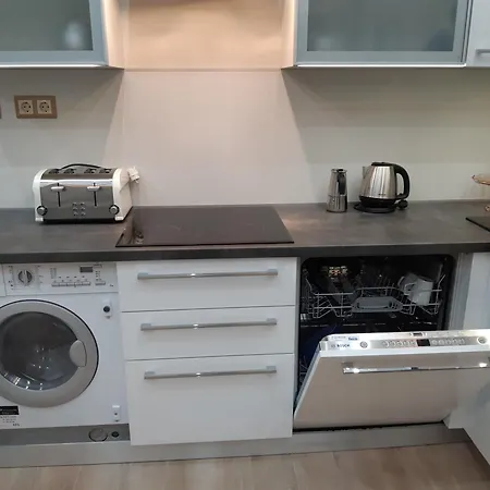 Apartment Modern, Quiet & Cozy In The Middle Of Downtown Near Danube At Fashion Street