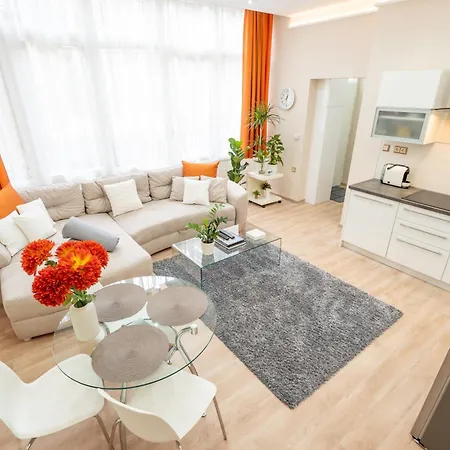 Apartment Modern, Quiet & Cozy In The Middle Of Downtown Near Danube At Fashion Street