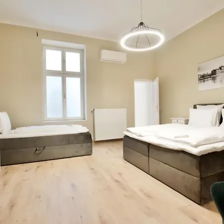 Apartment Premium By Hi5 - Ferenciek Tere - 3 Bdr Budapest