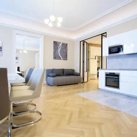Premium By Hi5 - Ferenciek Tere - 3 Bdr Budapest