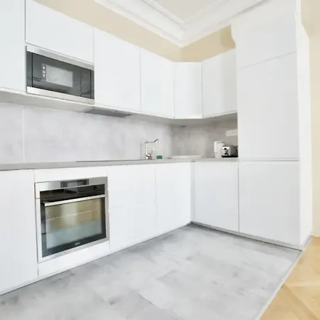 Premium By Hi5 - Ferenciek Tere - 3 Bdr