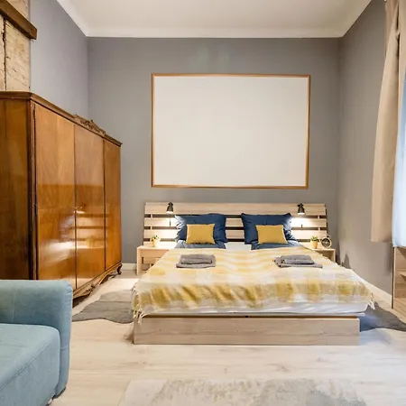 Apartment Urban Tranquillity By The Main Shopping Street *
