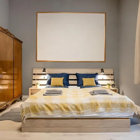 Apartment Urban Tranquillity By The Main Shopping Street Budapest
