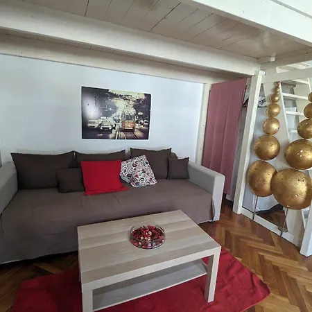 Apartment Gallery Flat In Party District Budapest