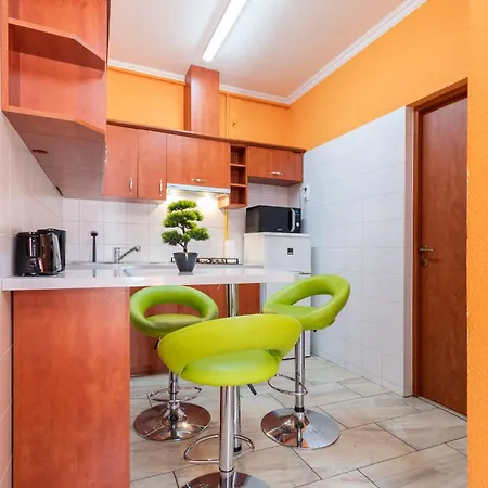 Apartman R *