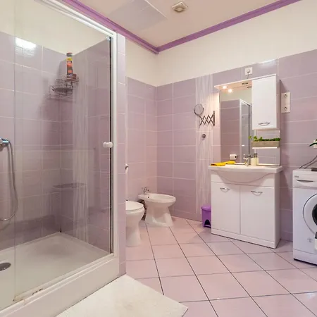 Apartament R *