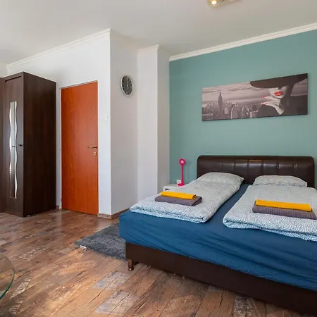 R Budapest