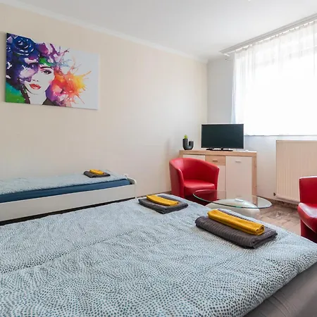 Apartament R *