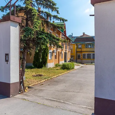 Apartman R
