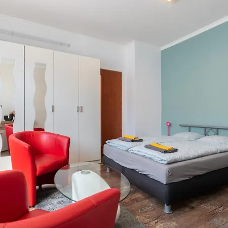 Apartman R *