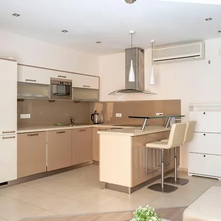 Exclusive With Balcony By Prestige Homes Budapeşte