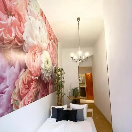 דירה Spring Roses Downtown Boutique
