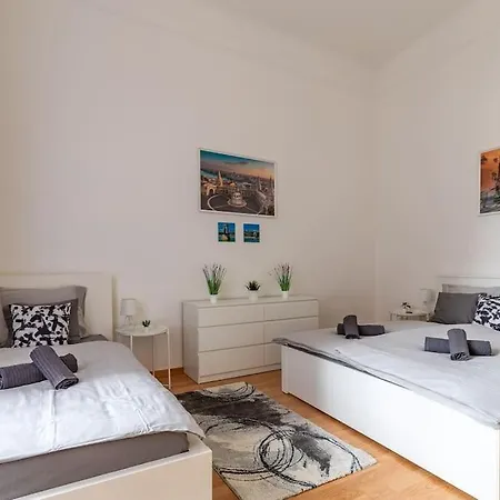 Maximilian Budapest