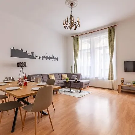 Maximilian Budapest
