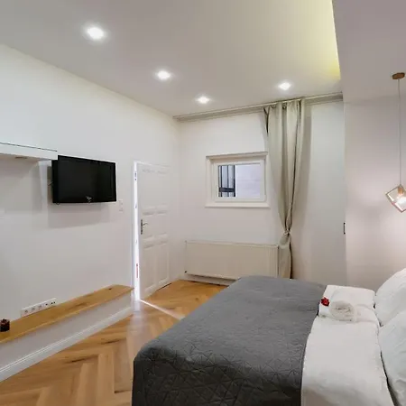 Apartment Pedestrian Apartment, The Location Budapest