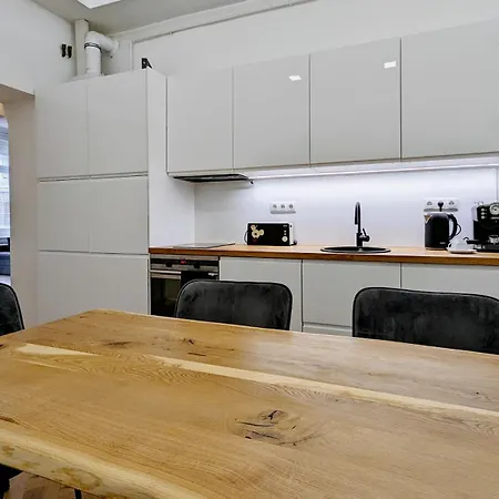 Pedestrian Apartment, The Location Apartment *