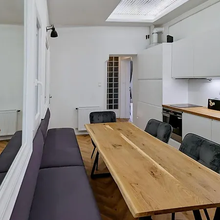 Apartment Pedestrian Apartment, The Location Budapest