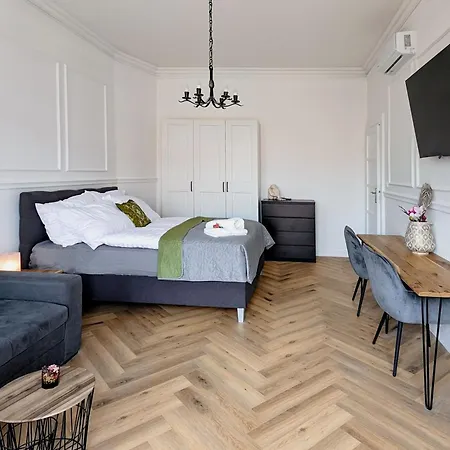 Pedestrian Apartment, The Location *